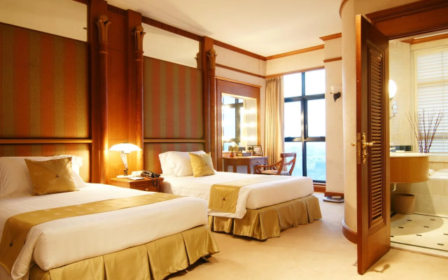 Grand Diamond Suites Hotel