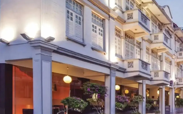 A Hotel Chinatown Stay from 8PM to 9AM