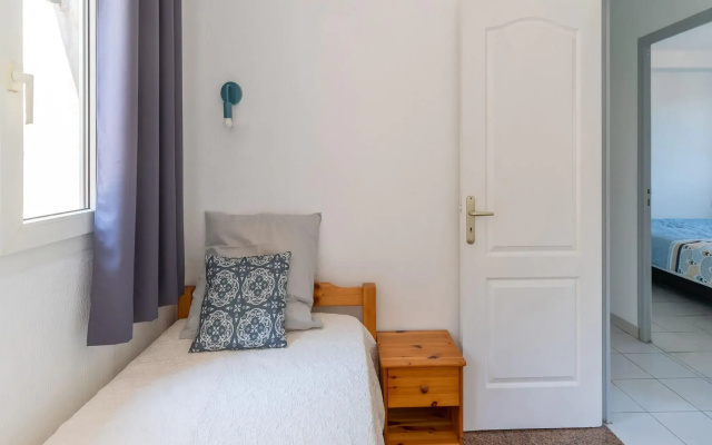 Minerve Holiday Home With Garden