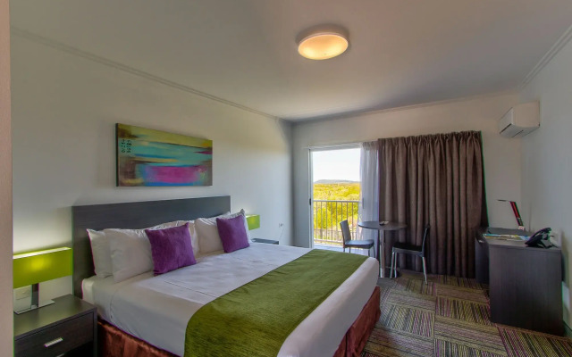 Mackay Oceanside Central Hotel