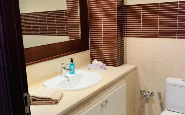 The Perfect Flat, Lac 2, Tunis