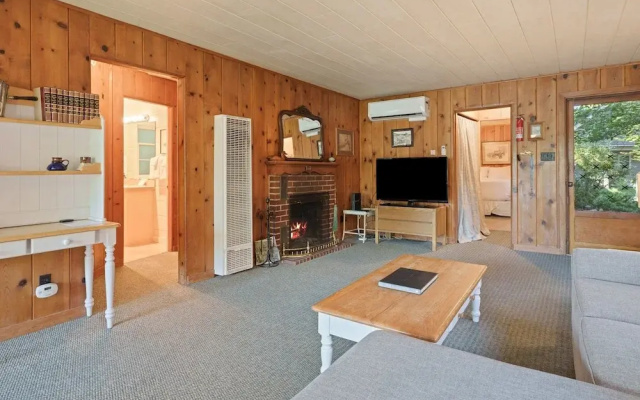 Mirror Pond 2 Bedroom Bungalow by RedAwning
