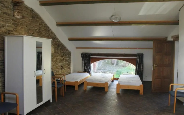 Het Huis Hiernaast