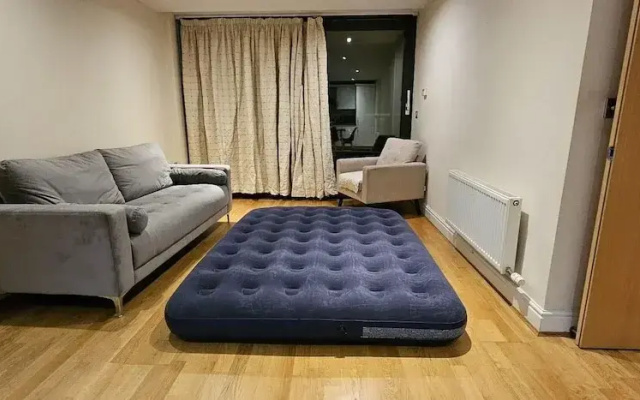 Modern & Lovely 2 Bed in London