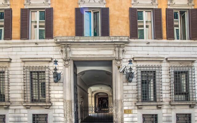 Отель Trevi Rome Suite Рим вид на фасад