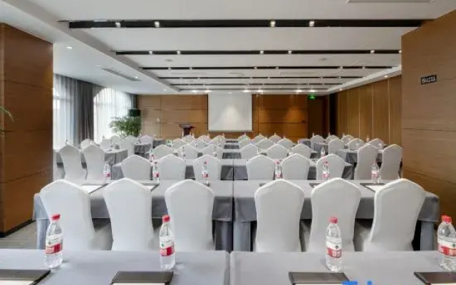Days Inn by Wyndham Shaoxing Yuecheng, Lu Xun Native Place