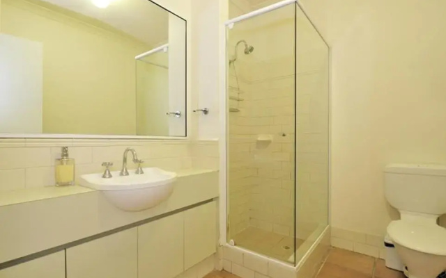 Ocean Sunsets - 2 bedroom converted warehouse apartment