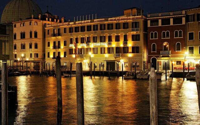 Отель Carlton On The Grand Canal Италия, Венеция - 3 отзыва об отеле, цены и фото номеров - забронировать отель Carlton On The Grand Canal онлайн вид на фасад
