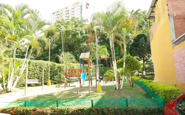 Casa Anillo vía, cerca a CC Cañaveral y Clínica