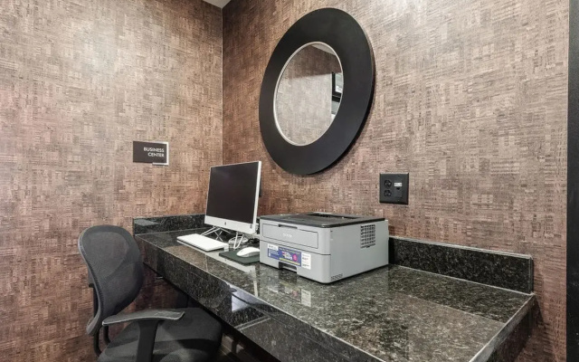 Cobblestone Hotel & Suites - Mosinee