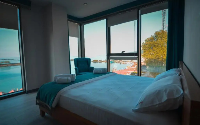 Marina Green Suit - Residence