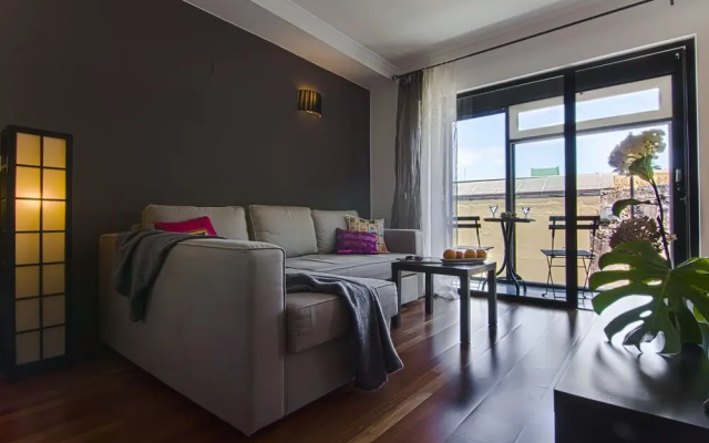 Castillo Apartments
