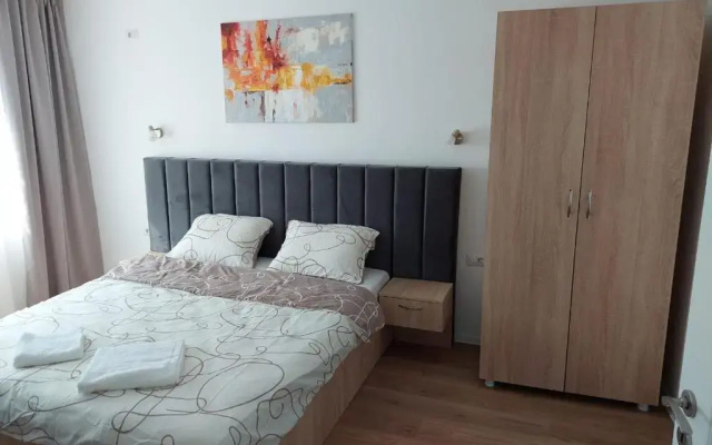 Ela's apartment