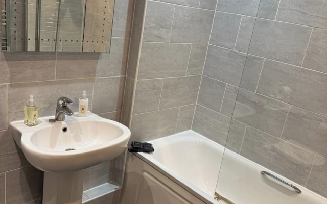 Heathrow Airport - Apt - Stay 3 - Great Location