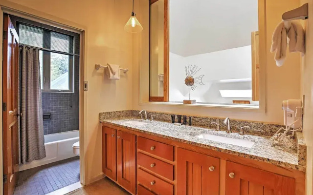 Hot Tub & Grilling Area: Keystone Townhome!