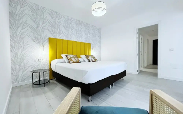 Superior Apartment Sleeps 2 With Pool