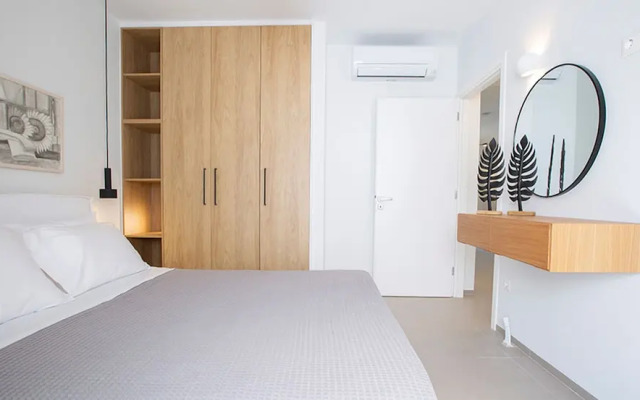 Lirides Suites