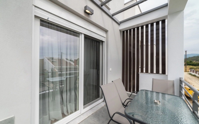 SLV Irida Apartment