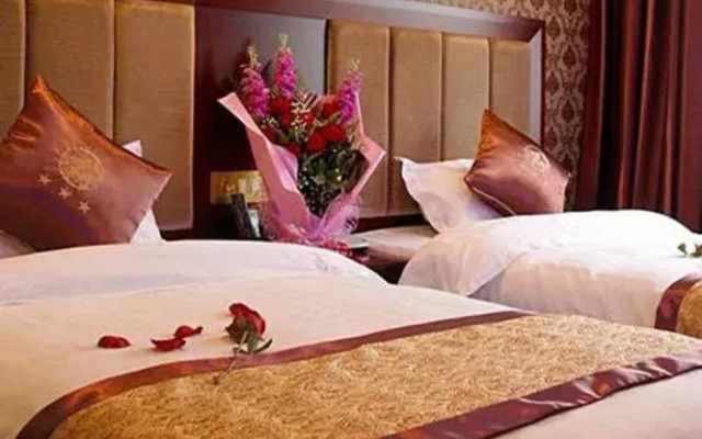 Super 8 Collection Hotel (Chongzhou Government Center Square)