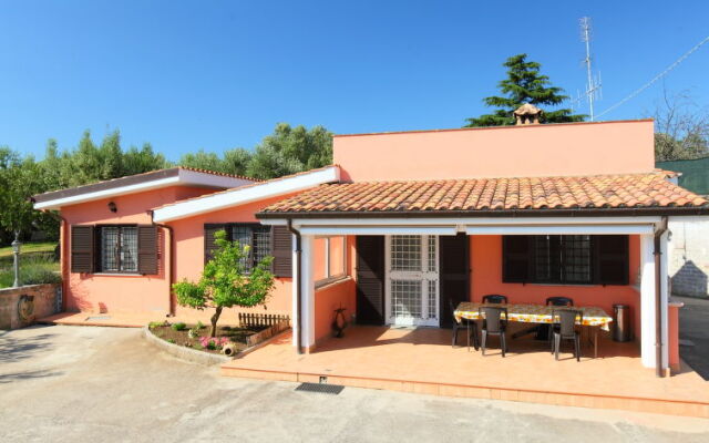 Villa Caiterzi Two Bedroom In Lanuvio Italy From None - 