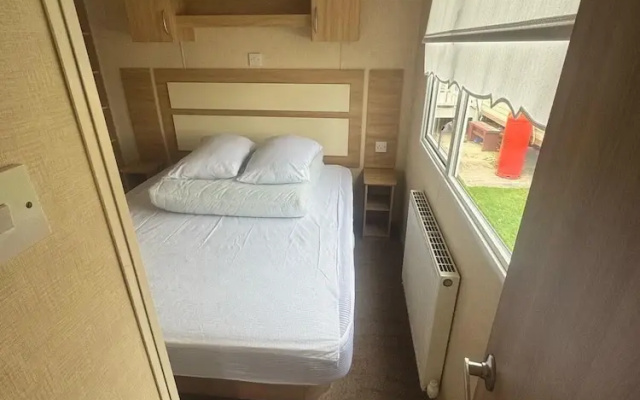 3 Bed Caravan - Sleeps 8 - Pets - Parking