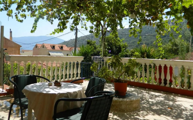 Logaras Apartments