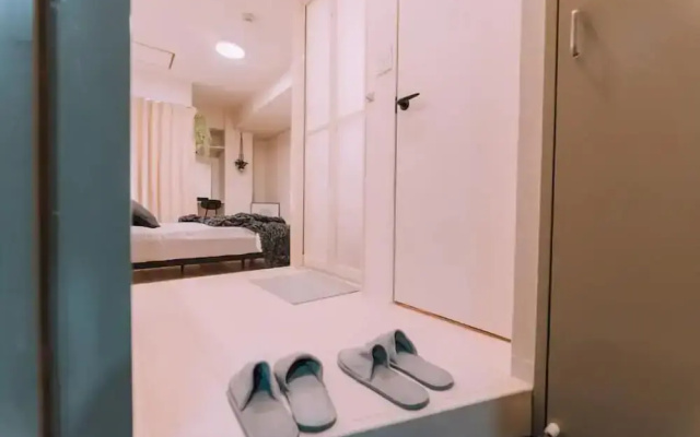 Minimalist Loft 402