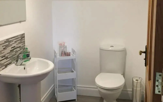 Sea & Mountain View-garden-wi-fi-parking- Sleeps 4