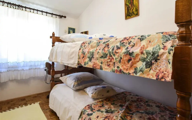 Holiday House Mira