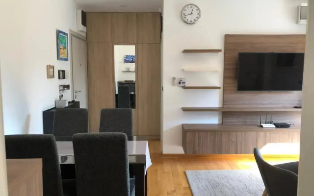 Modern 1 Bed Apartment, near shopping mall Stadion