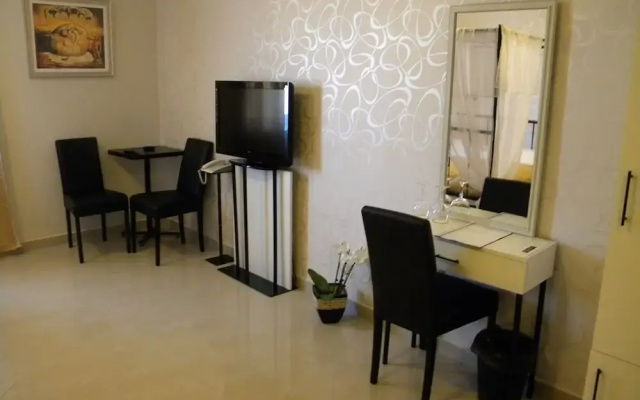 Dash Hotel