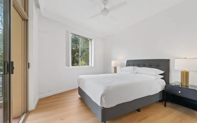Stylish 2-bed Apartment With Pool in Camperdown