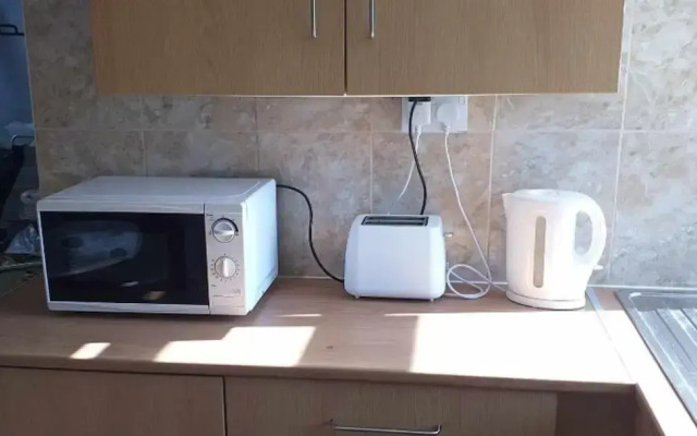 2 Bed Chalet Sleeps 5 - Pets, Parking, Near Beach