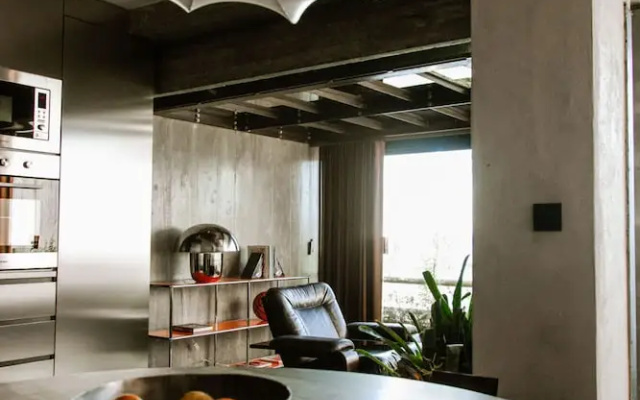 Luxury Waterfront Loft With Panoramic Views