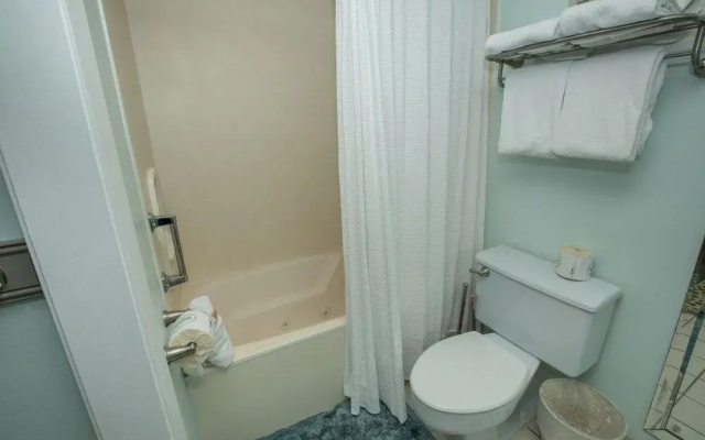 Shoreline Towers 1023 - 2 Br Condo