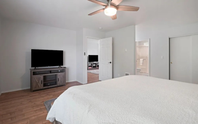 Redmond Rest 4 Bedroom Home by RedAwning