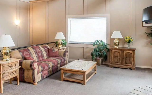 Expedition Lodge