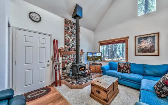 2716HM Hank Monk - 2 Br Chalet