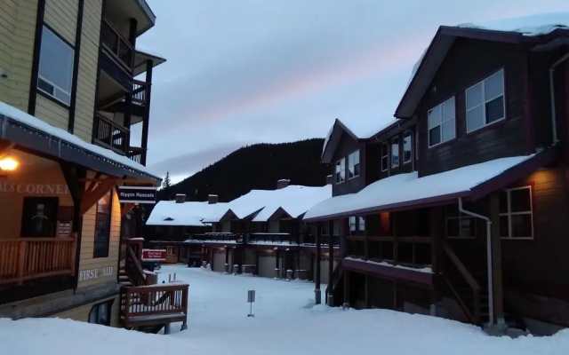 Olympians Ski Retreat 1 Bedroom Condo by Redawning