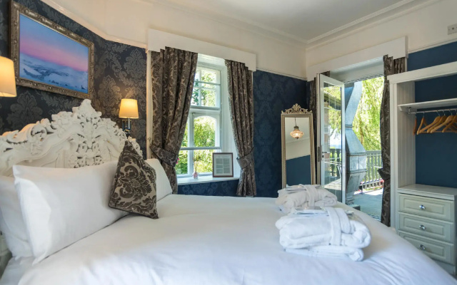 Foyers Bay Country House