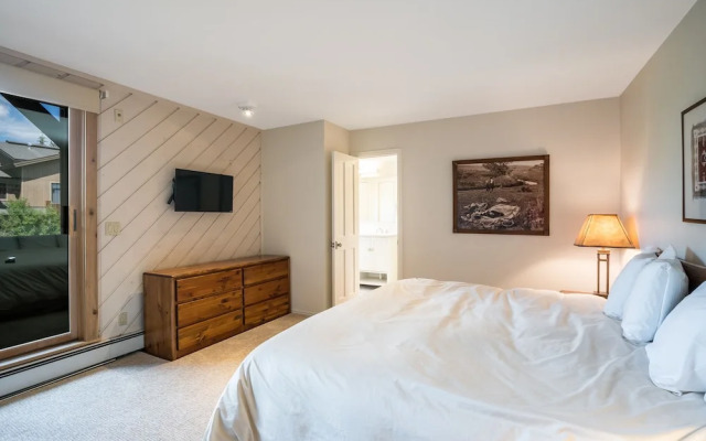 Moraine 27 Townhouse near Gondola by RedAwning
