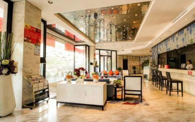 Zhongzhou Yihe Hotel (Dennis City Plaza)
