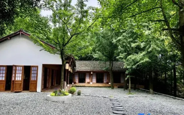 Shanjian Youmingyue Private Hot Spring Homestay (Dujiangyan)