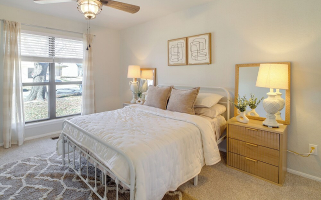Groups Welcome, Central Location! Tulsa Gem + Yard