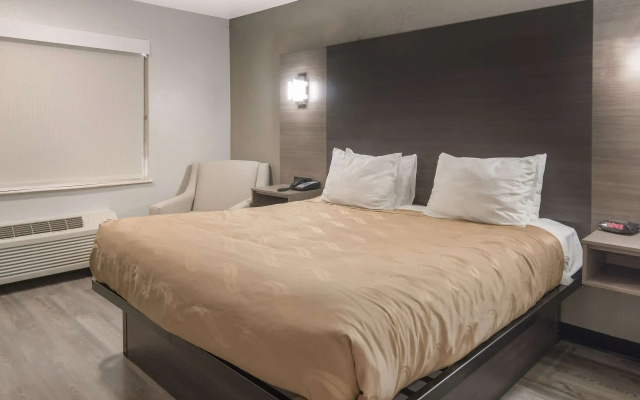 Quality Inn & Suites  Fort Worth - Fossil Creek