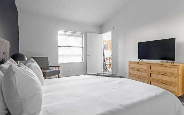 Landing Apartments - Austin near Windsor Park