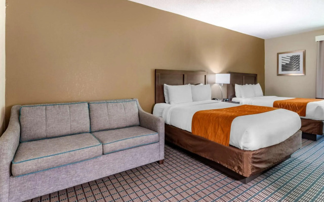 Comfort Inn & Suites Cincinnati Uptown Clifton
