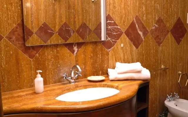 Rondanini in Rome with 1 bedrooms and 1 bathrooms