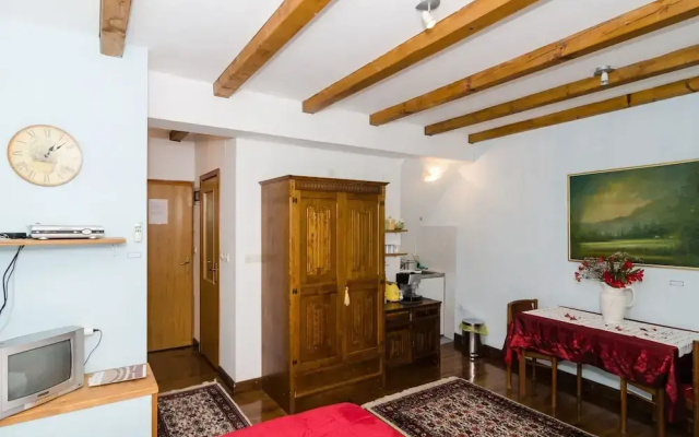 Apartment Taura - Studio Apartment With Balcony and Old City View