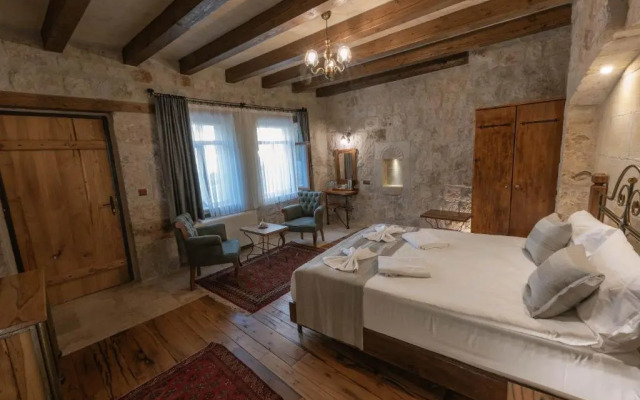 Sarnich Cave Suites